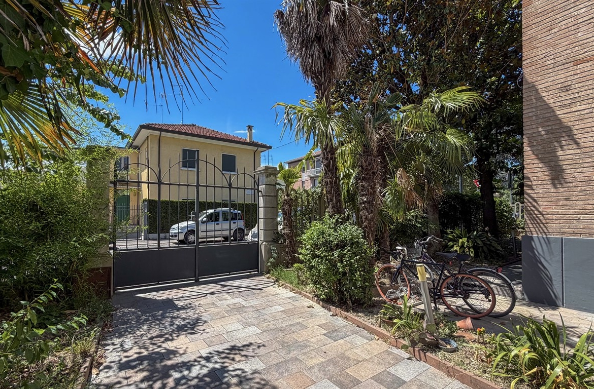 SPLENDIDA VILLA IN BORGO SAN ROCCO, ZONA SIGNORILE E TRANQUILLA