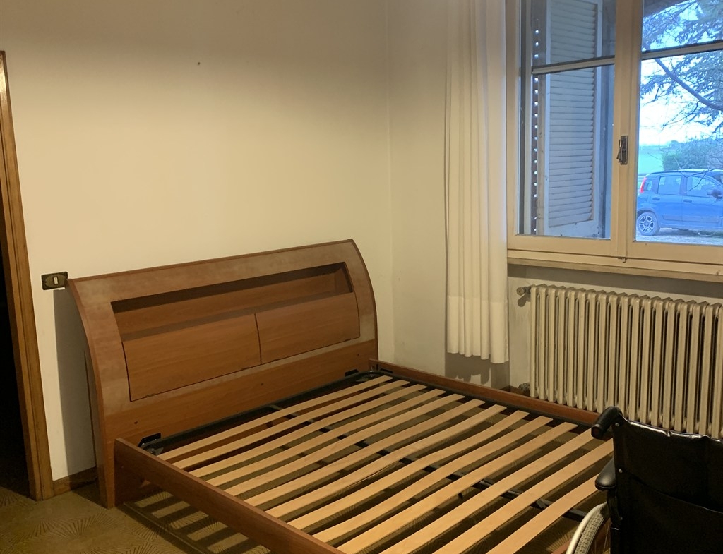 Rif. LG872  RUSSI(RA) vendesi ampia casa indipendente