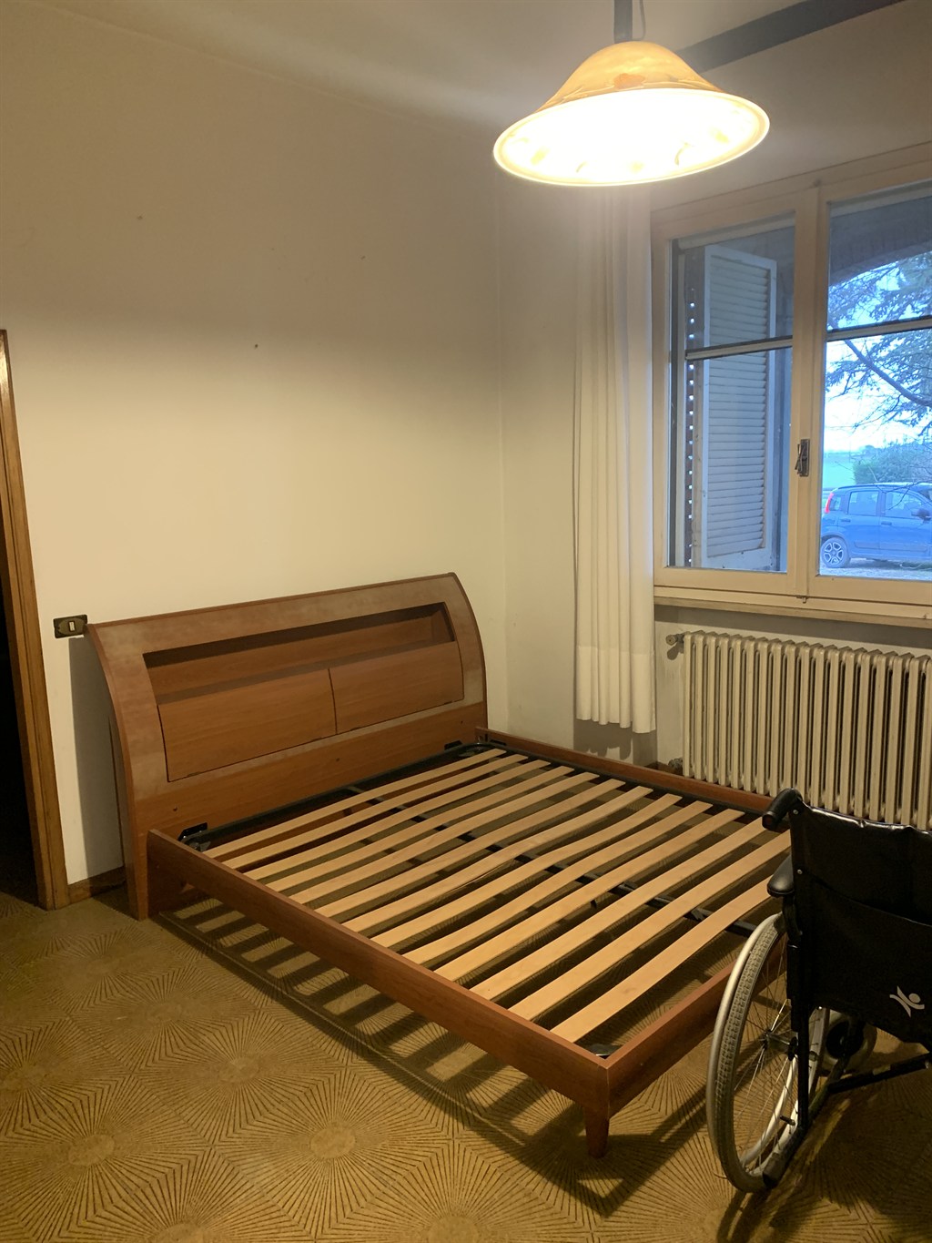 Rif. LG872  RUSSI(RA) vendesi ampia casa indipendente