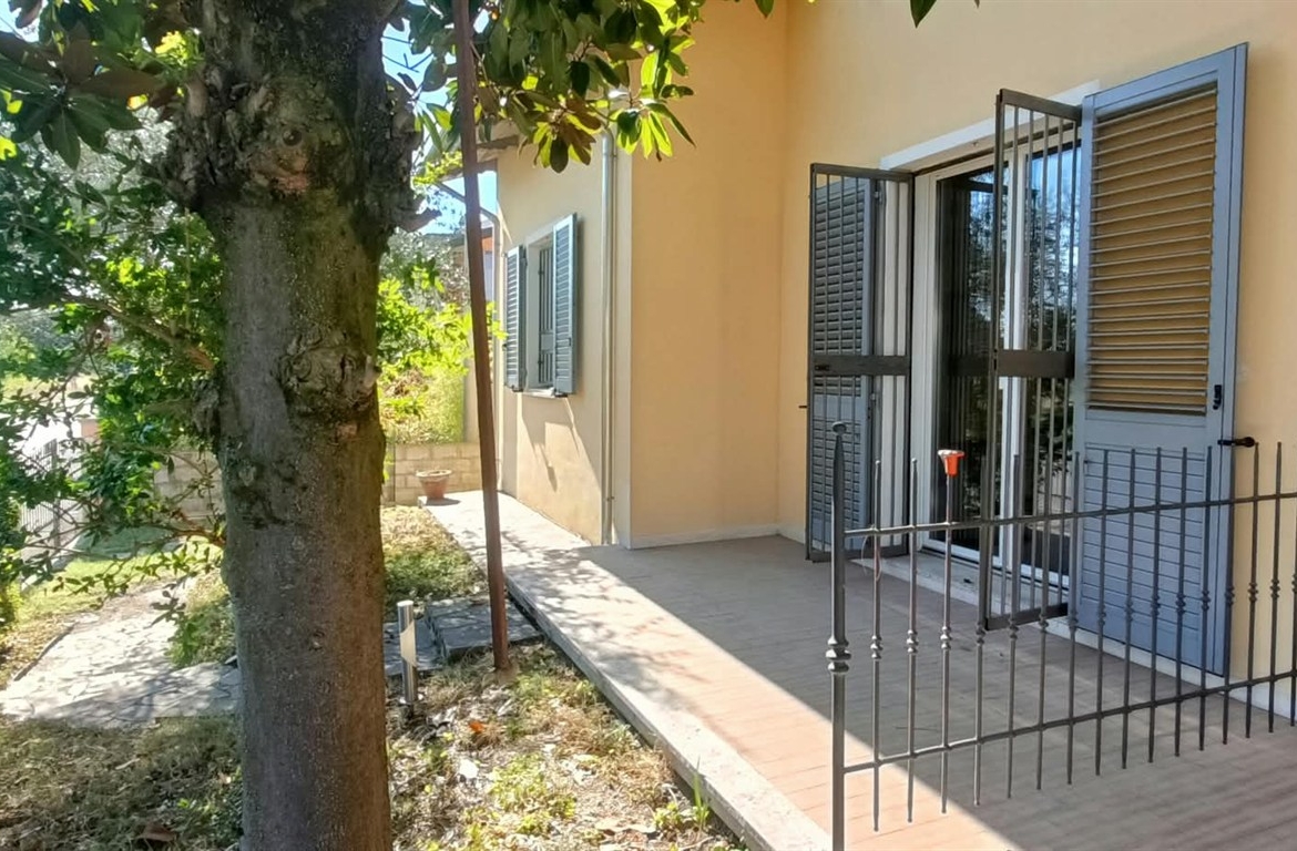 PORZIONE DI VILLETTA AD ANGOLO ZONA BORGO NUOVO/ ESP