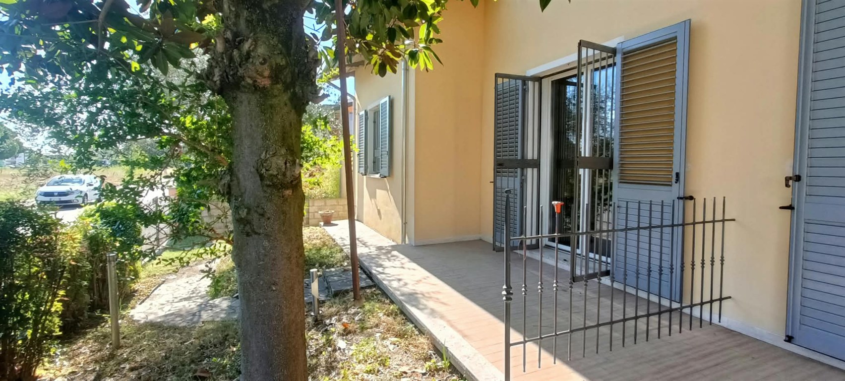 PORZIONE DI VILLETTA AD ANGOLO ZONA BORGO NUOVO/ ESP