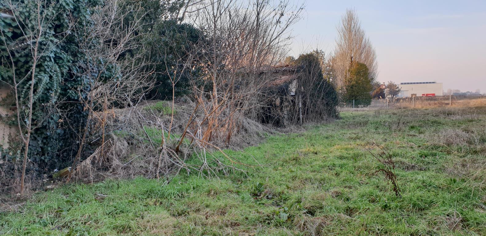 CASA INDIPENDENTE CON CAPANNONE