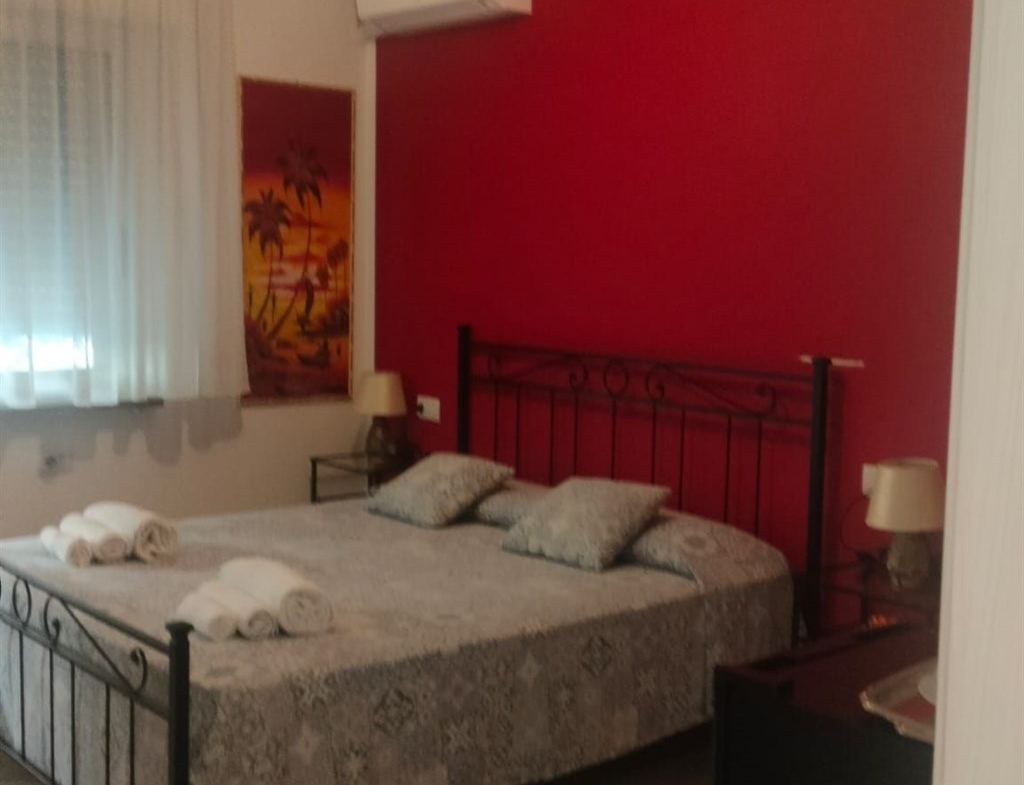 Proponiamo in vendita immobile adibito a Room & Breakfast, affittacamere, locanda, di mq. 203, ad euro 360.000, scopo investimento.