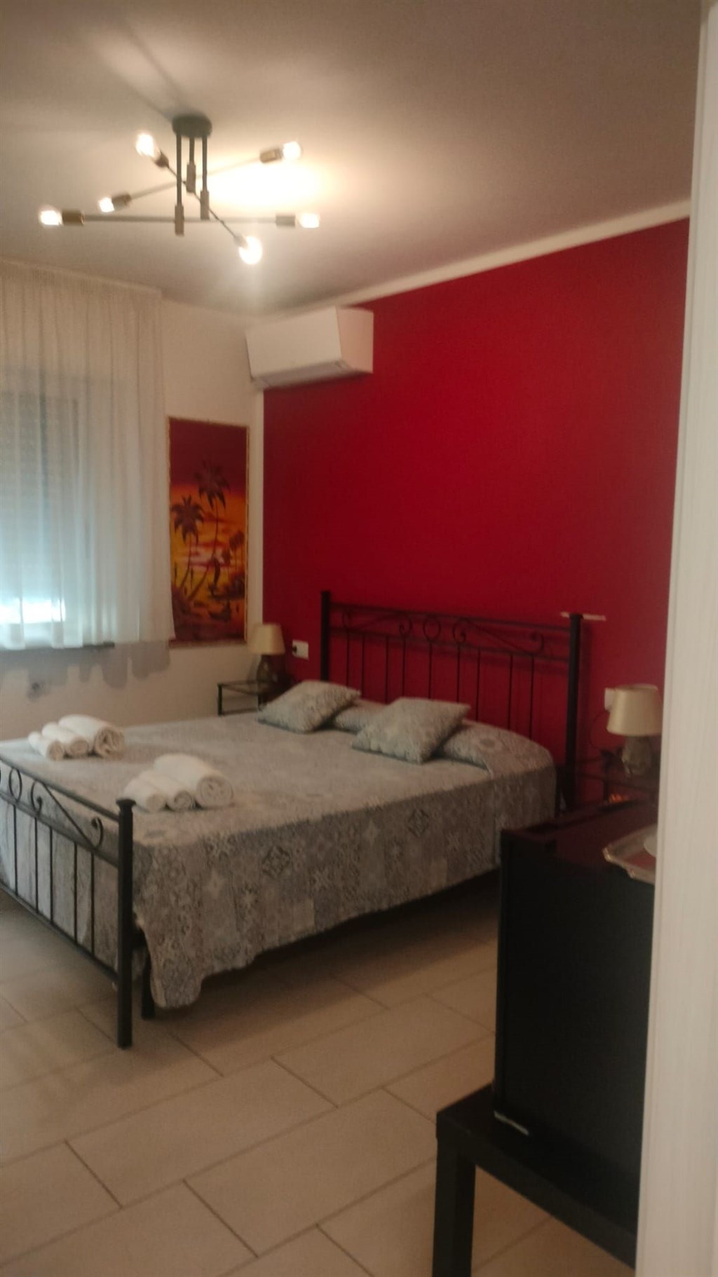 Proponiamo in vendita immobile adibito a Room & Breakfast, affittacamere, locanda, di mq. 203, ad euro 360.000, scopo investimento.