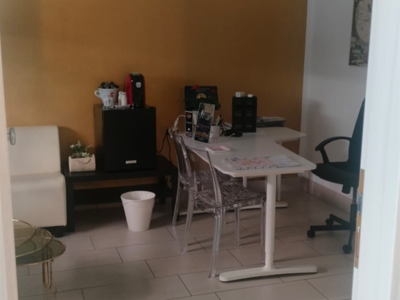 Proponiamo in vendita immobile adibito a Room & Breakfast, affittacamere, locanda, di mq. 203, ad euro 360.000, scopo investimento.