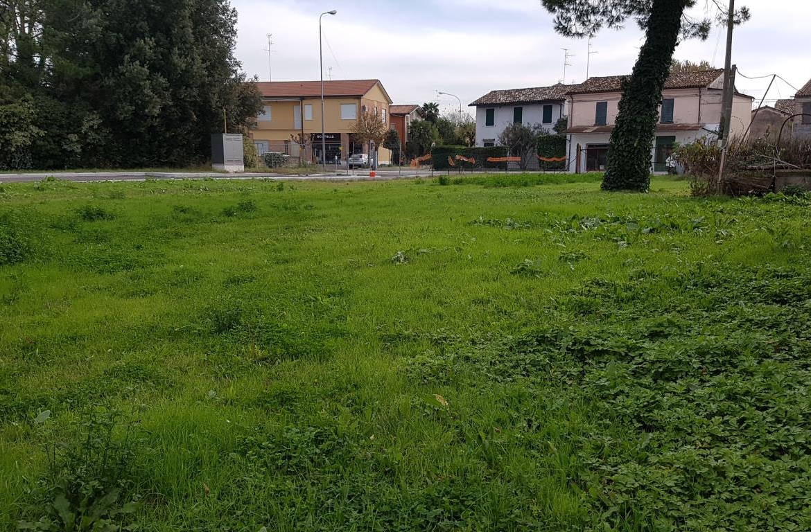 CASA INDIPENDENTE CON CAPANNONE