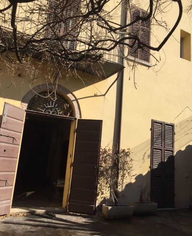 Rif. LG868  BAGNACAVALLO (RA) vendesi stabile di mq 650 da ristrutturare Ideale per impresa di costruzioni