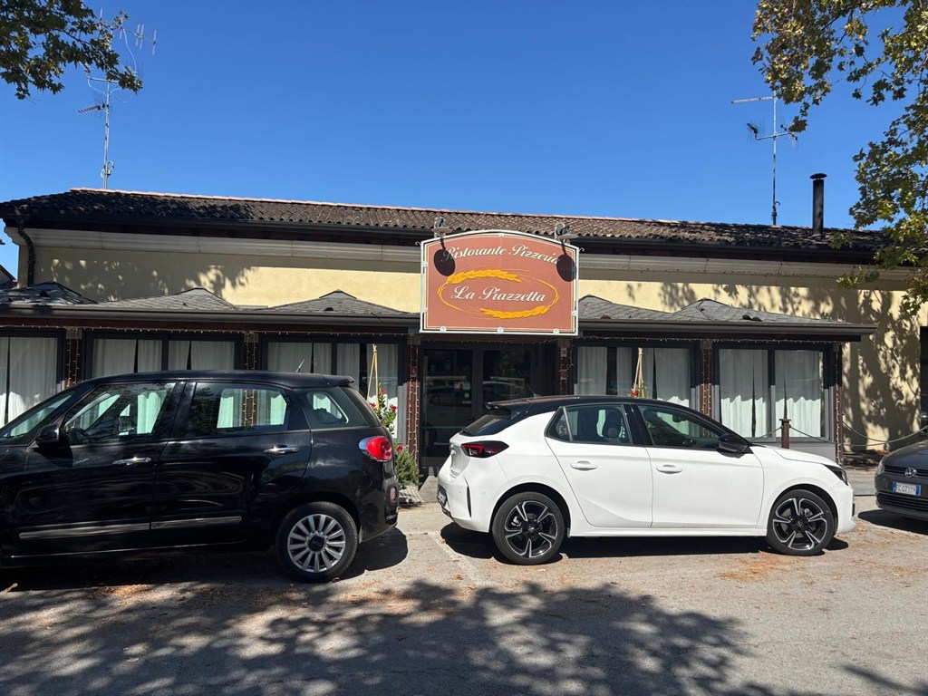Proponiamo in vendita attività commerciale ( ristorante – pizzeria ) avviatissima con possibilità di acquisto affitto-riscato