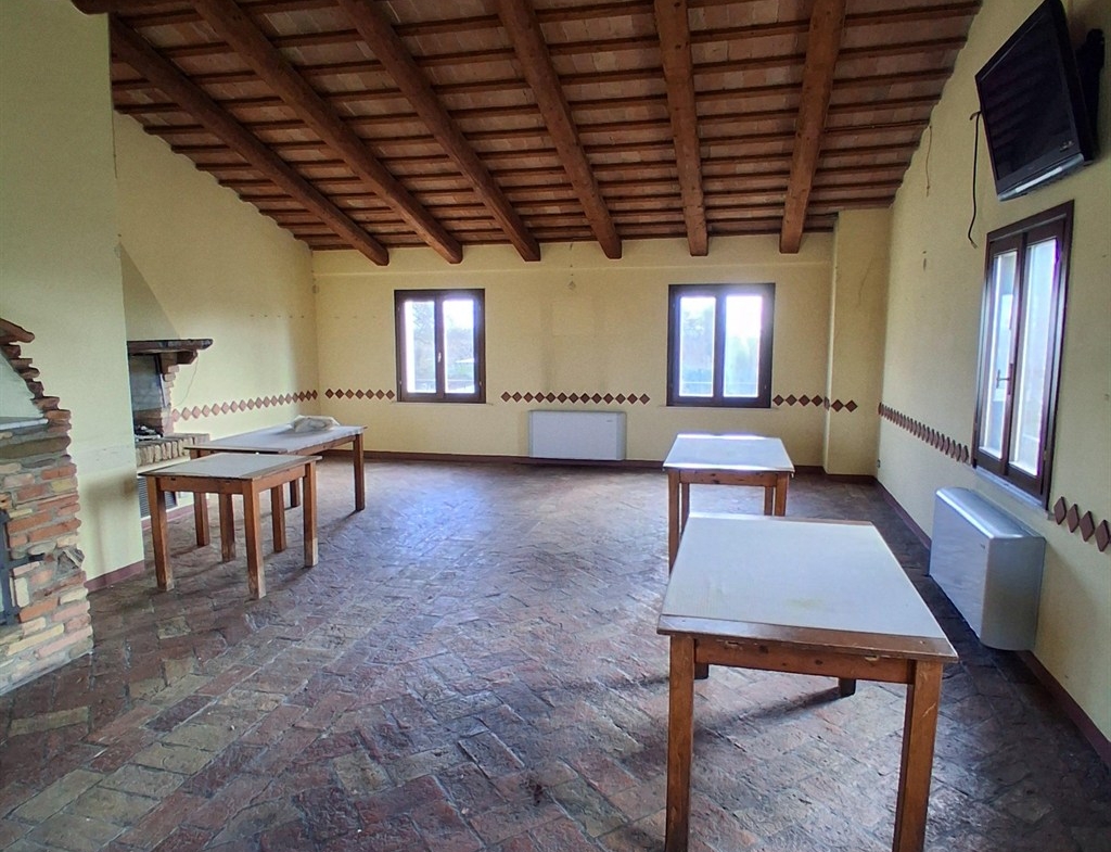 SG480 – FORNACE ZARATTINI (RAVENNA) VENDESI EX RISTORANTE CON PISCINA E AMPIO PARCHEGGIO
