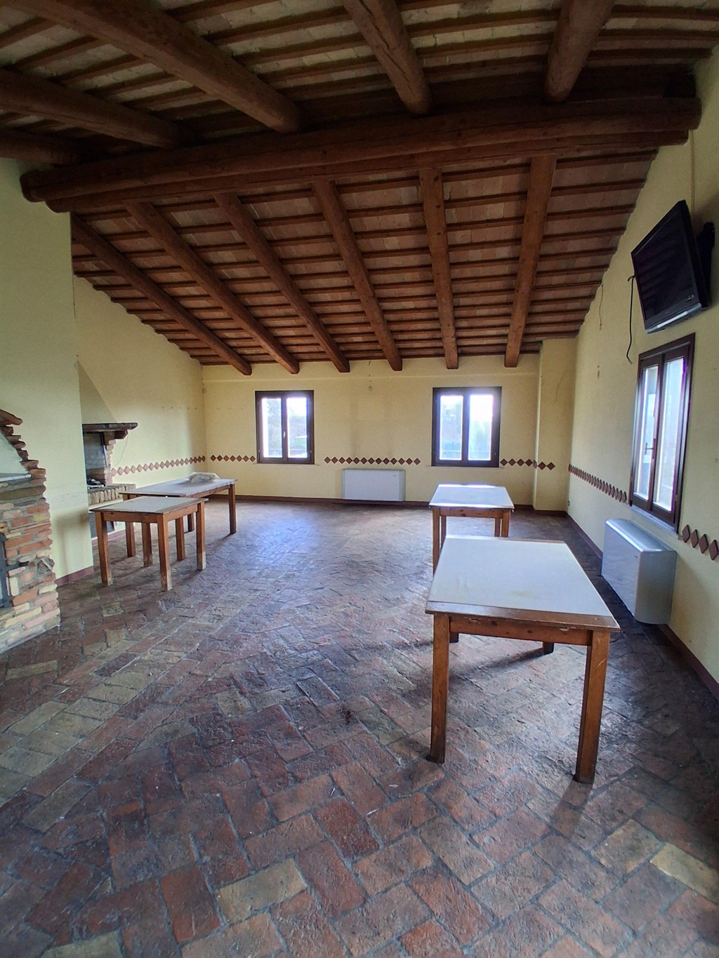 SG480 – FORNACE ZARATTINI (RAVENNA) VENDESI EX RISTORANTE CON PISCINA E AMPIO PARCHEGGIO