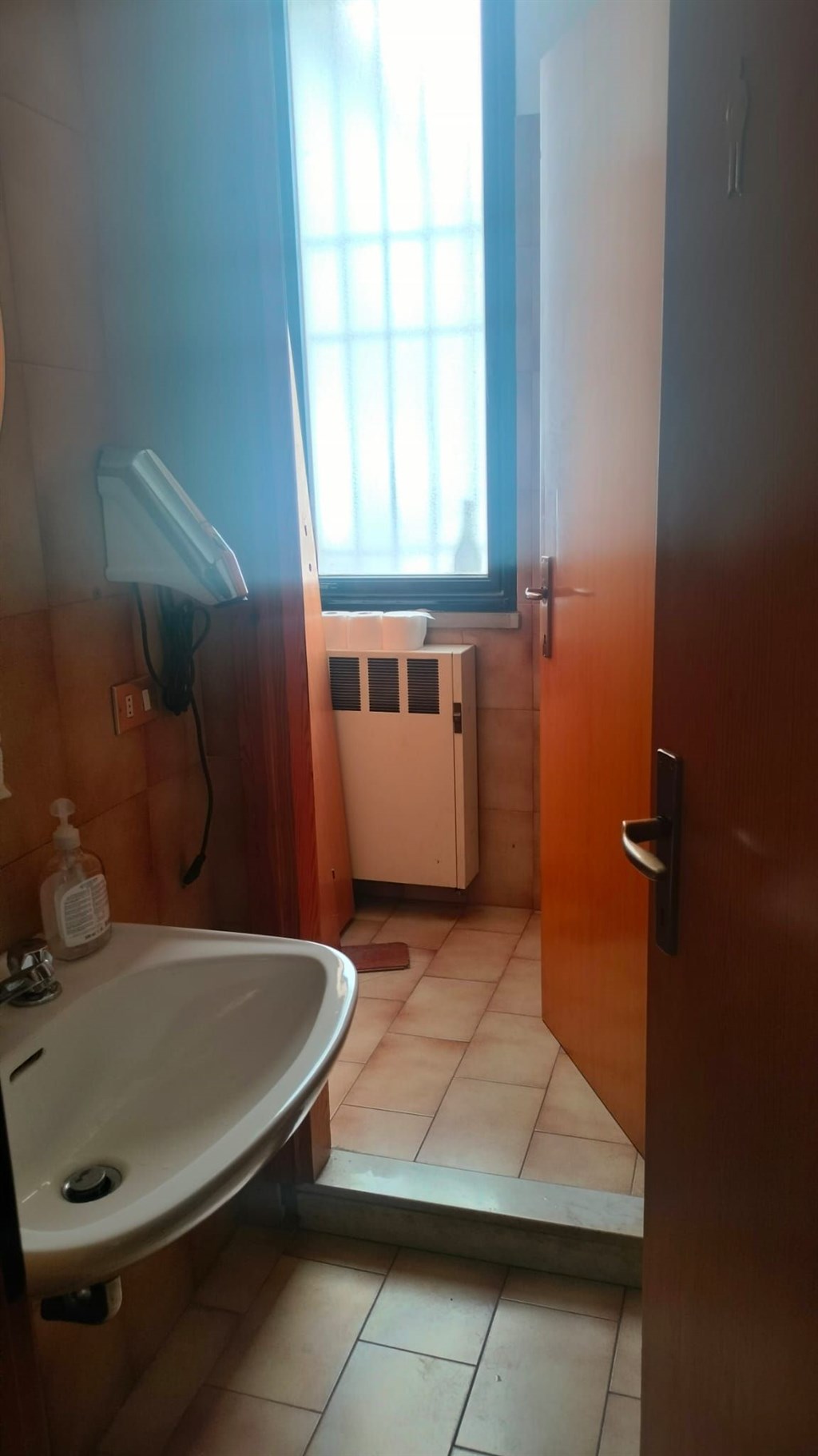 Vendita immobile uso residenziale con possibilità di cambio di destinazione d’uso in residenziale