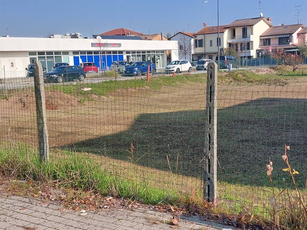 Terreno Commerciale – Rif. V0297
