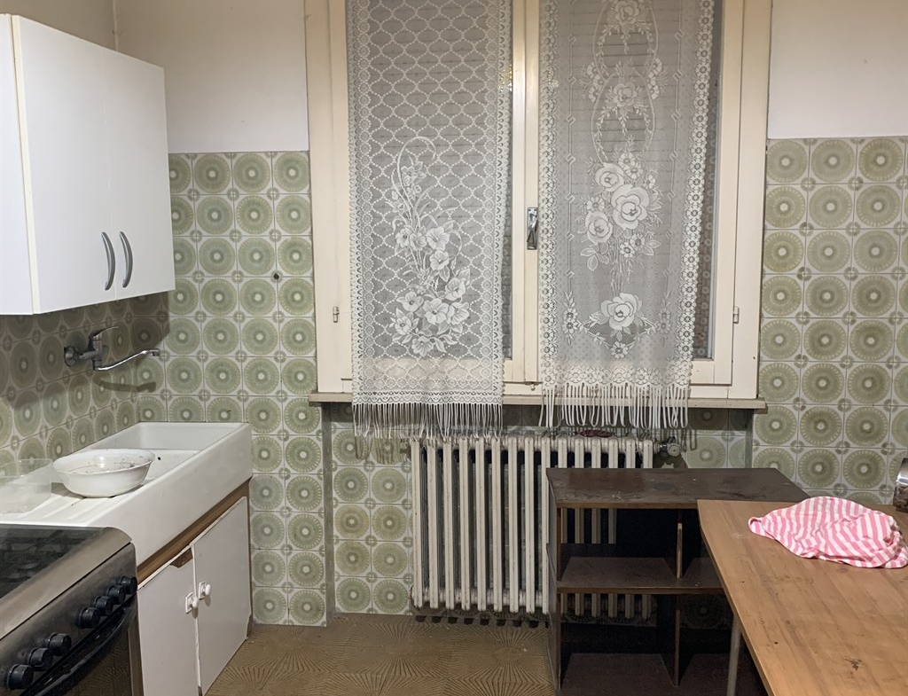 Rif. LG872  RUSSI(RA) vendesi ampia casa indipendente