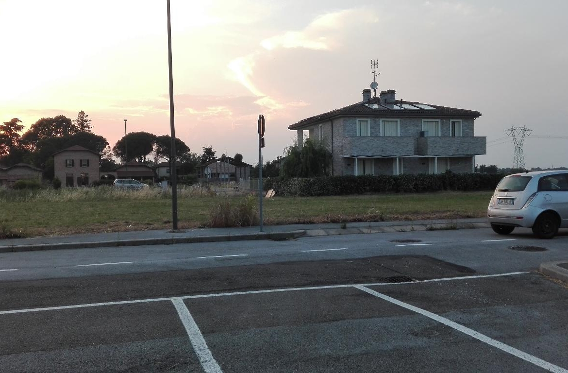 RAVENNA LOC. SAN PIETRO IN CAMPIANO  TERRENO EDIFICABILE