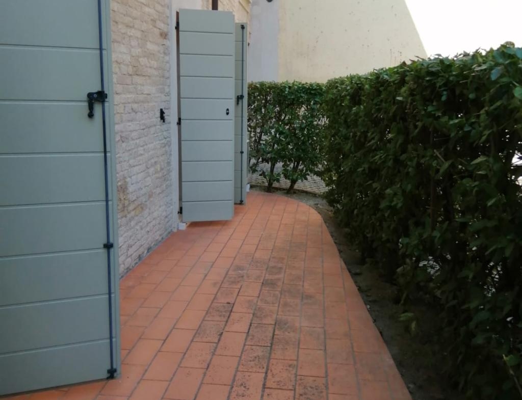 CASA ABBINATA AD UN LATO DI RAPPRESENTANZA IN CENTRO STORICO IN AFFITTO