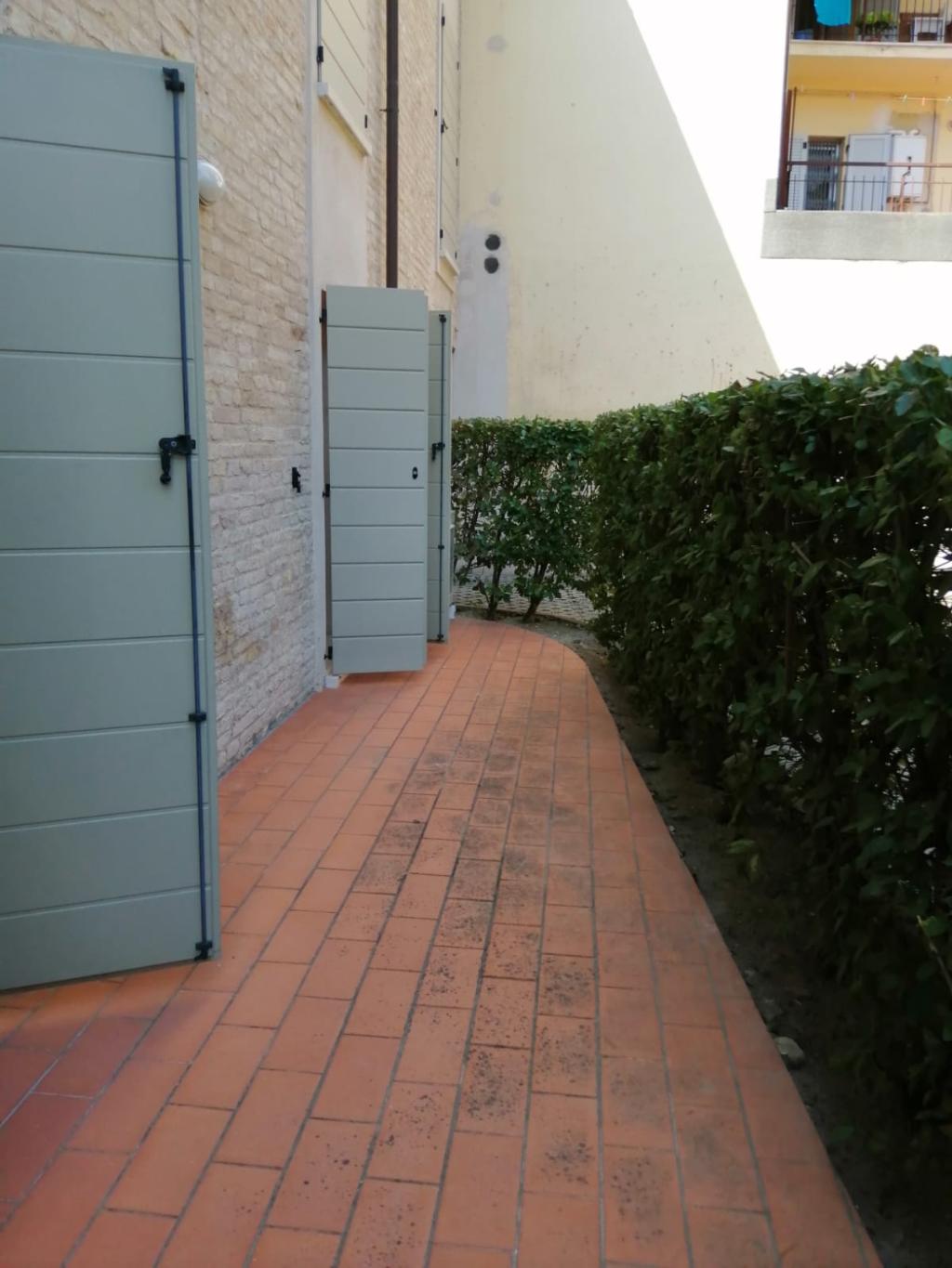 CASA ABBINATA AD UN LATO DI RAPPRESENTANZA IN CENTRO STORICO IN AFFITTO