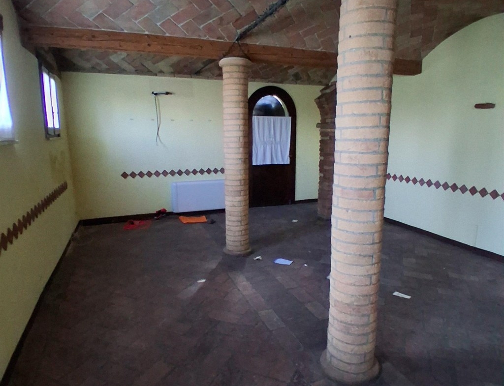 SG480 – FORNACE ZARATTINI (RAVENNA) VENDESI EX RISTORANTE CON PISCINA E AMPIO PARCHEGGIO