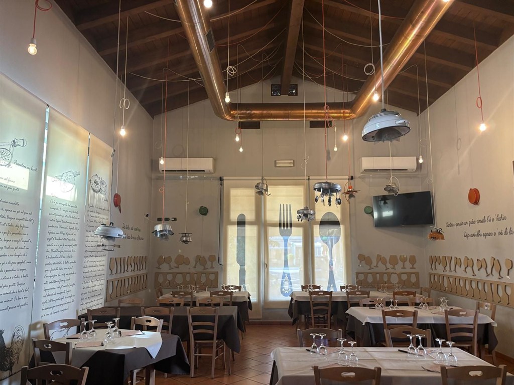 Proponiamo in vendita attività commerciale ( ristorante – pizzeria ) avviatissima con possibilità di acquisto affitto-riscato