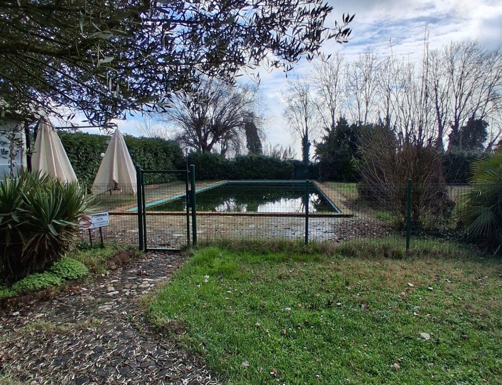 SG480 – FORNACE ZARATTINI (RAVENNA) VENDESI EX RISTORANTE CON PISCINA E AMPIO PARCHEGGIO