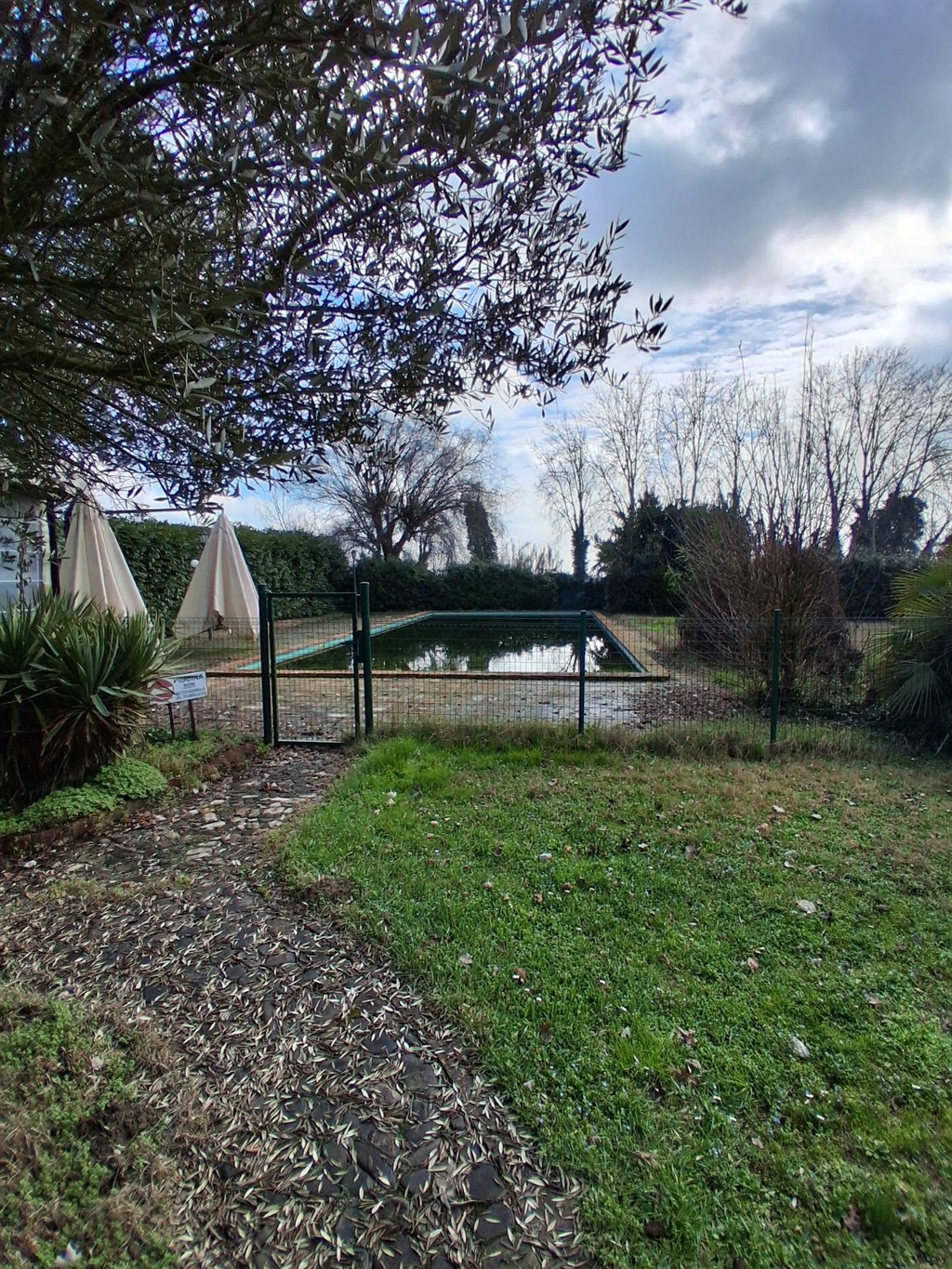 SG480 – FORNACE ZARATTINI (RAVENNA) VENDESI EX RISTORANTE CON PISCINA E AMPIO PARCHEGGIO