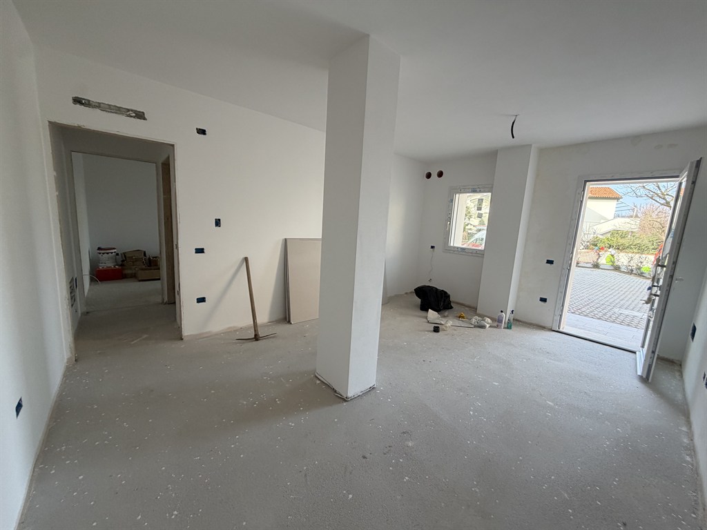 BILOCALE NUOVO CON PORTICO A LIDO D DANTE