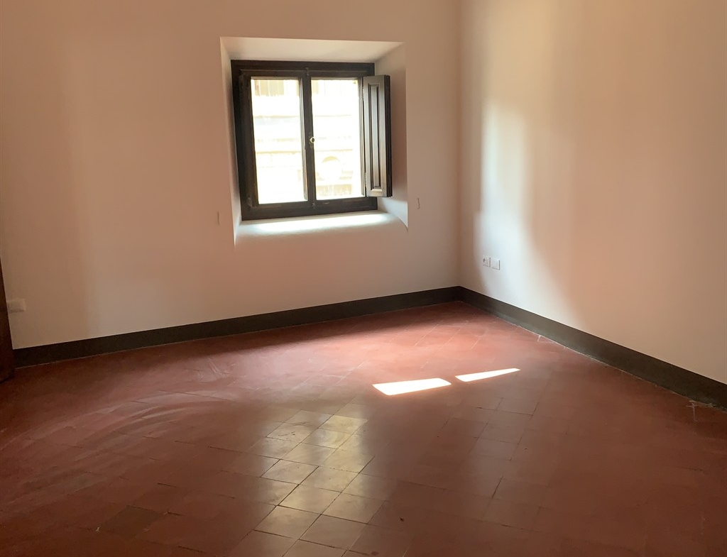 Rif. LG871  – RAVENNA CENTRO STORICO, AFFITTASI AMPIO UFFICIO
