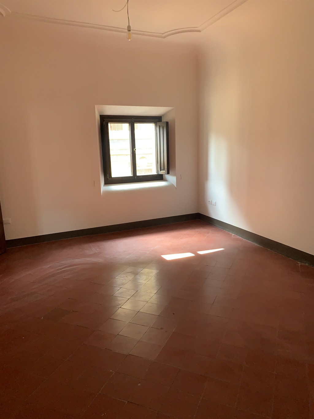Rif. LG871  – RAVENNA CENTRO STORICO, AFFITTASI AMPIO UFFICIO