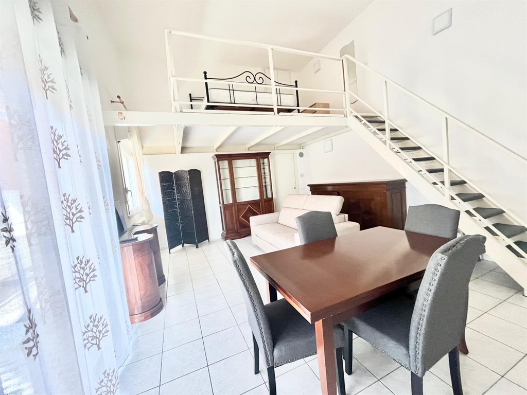 LUMINOSO LOFT IN VIA TRIESTE