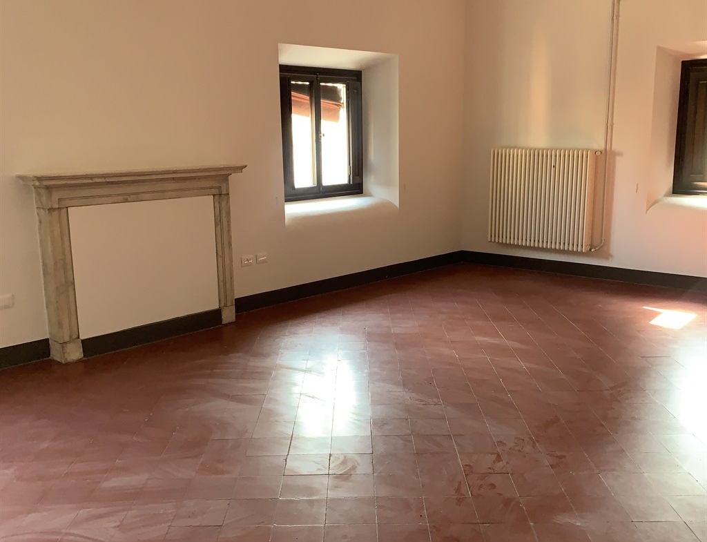 Rif. LG871  – RAVENNA CENTRO STORICO, AFFITTASI AMPIO UFFICIO