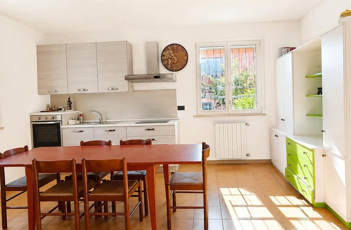 PORZIONE DI VILLETTA AD ANGOLO ZONA BORGO NUOVO/ ESP