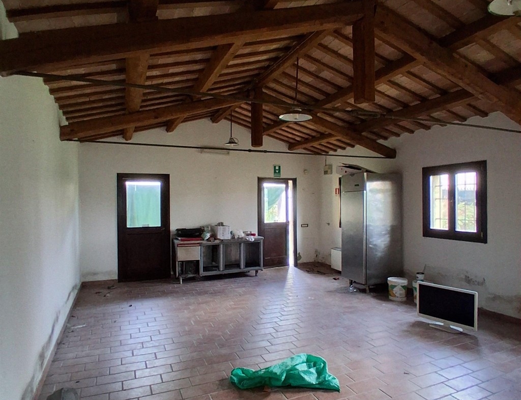 SG480 – FORNACE ZARATTINI (RAVENNA) VENDESI EX RISTORANTE CON PISCINA E AMPIO PARCHEGGIO