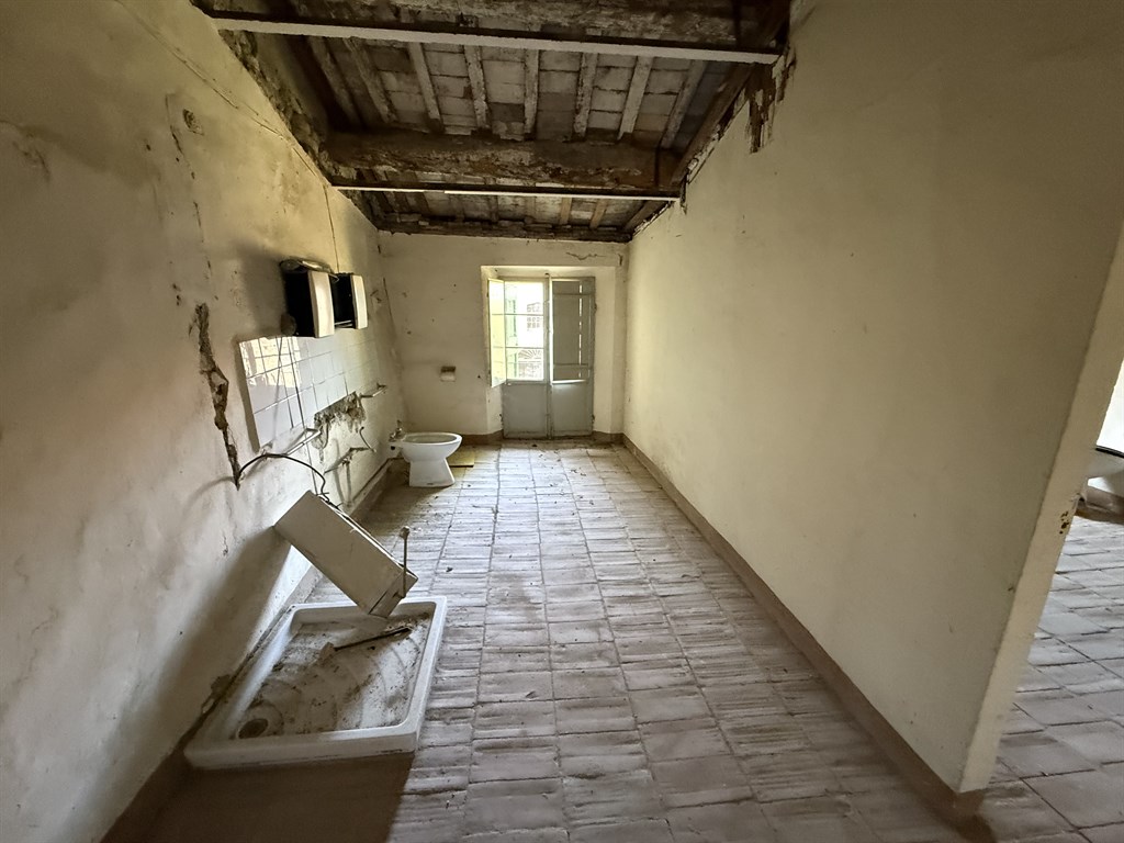 RONCALCECI, RUSTICO DA RISTRUTTURARE