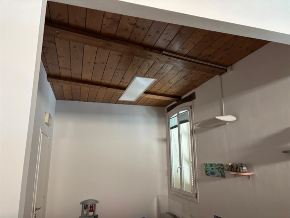Proponiamo in vendita un ottima palazzina indipendente in centro città