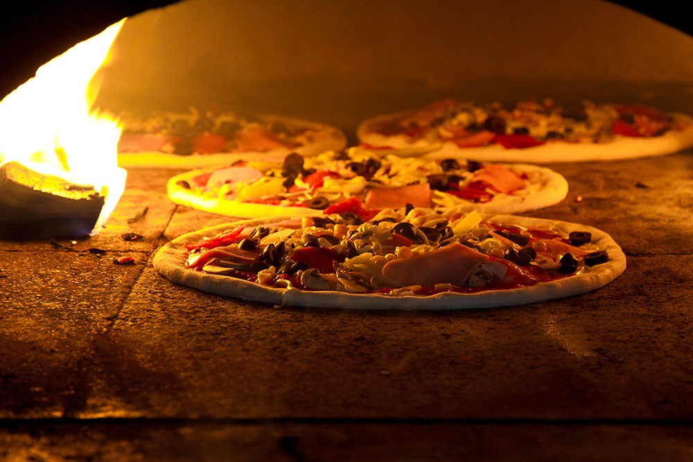 VP34, VENDESI ATTIVITA' RISTORANTE - PIZZERIA IN ZONA CENTRALE RUSSI