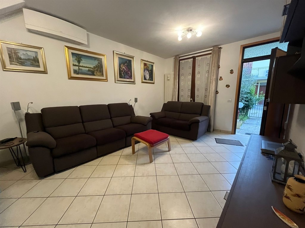 FZ49, VILLA A SCHIERA A RONCALCECI