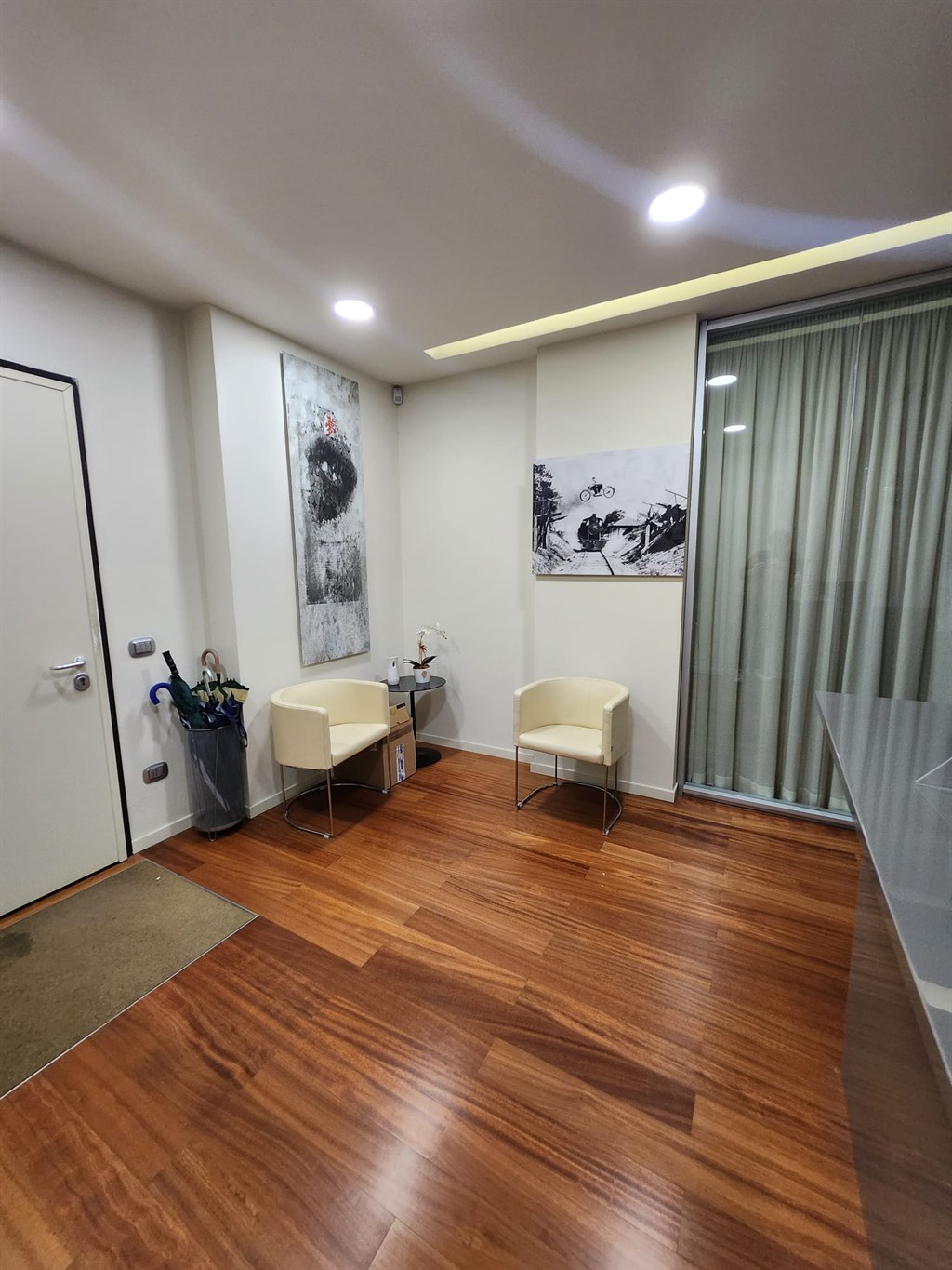 N022, Ufficio arredato in centro storico – Ravenna